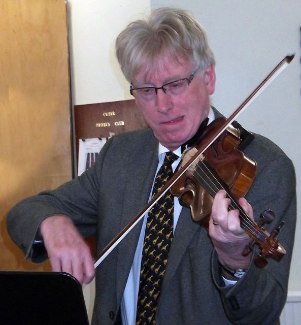 Alastair MacFarlane entertains
